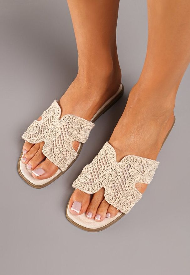 Born2be - Beżowe Płaskie Klapki Boho z Ażurowym Wzorem Fararia. Kolor: beżowy. Materiał: len. Wzór: ażurowy. Sezon: lato. Styl: boho