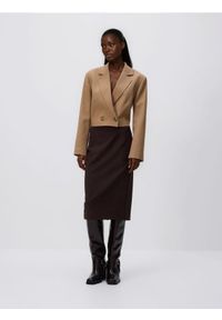 Reserved - Spódnica midi z przeszyciem - ciemnobrązowy. Kolor: brązowy. Materiał: dzianina #1