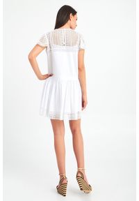Twinset Milano - Sukienka TWINSET. Materiał: koronka. Długość rękawa: krótki rękaw. Wzór: ażurowy, koronka. Długość: mini #4