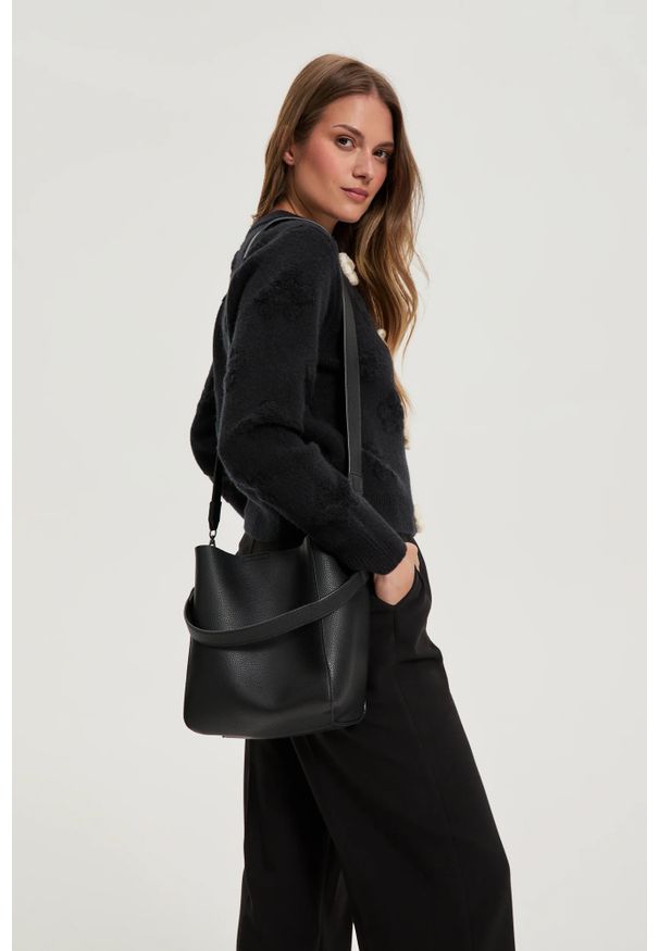 MOODO - Torebka na ramię czarna. Kolor: czarny. Rodzaj torebki: na ramię