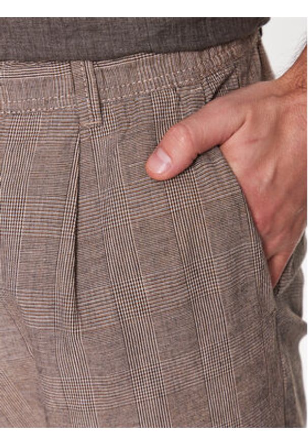 Lindbergh Szorty materiałowe 30-500021 Beżowy Relaxed Fit. Kolor: beżowy. Materiał: bawełna