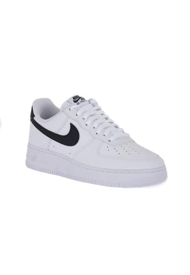 Buty do chodzenia męskie Nike Air Force 1 07. Zapięcie: sznurówki. Kolor: biały. Materiał: guma, materiał, syntetyk. Szerokość cholewki: normalna. Model: Nike Air Force. Sport: turystyka piesza
