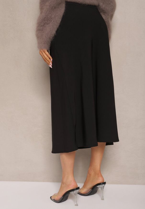 Renee - Czarna Casualowa Rozkloszowana Spódnica Dorilena. Okazja: na co dzień. Kolor: czarny. Materiał: koronka. Styl: casual