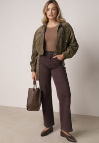 Born2be - Ciemnobeżowa Kurtka z Imitacji Zamszu w Stylu Utility z Suwakami i Paskiem Birasa. Okazja: na co dzień. Kolor: beżowy. Materiał: zamsz. Wzór: gładki. Styl: casual, elegancki, rockowy #2