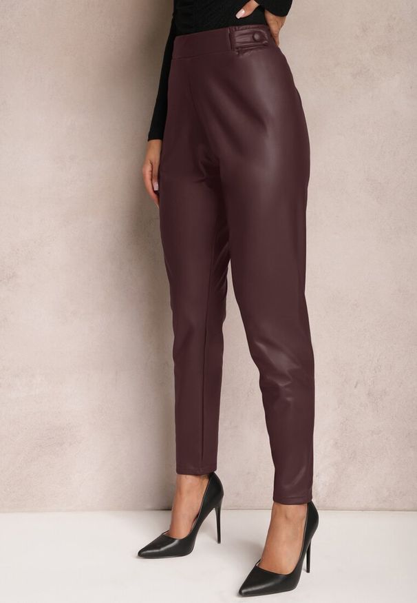 Renee - Ciemnofioletowe Spodnie Standard z Imitacji Skóry Tamran. Kolor: fioletowy. Materiał: skóra ekologiczna
