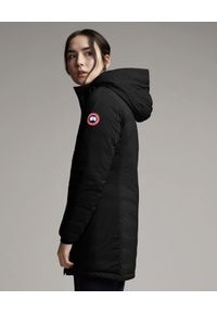 CANADA GOOSE - Czarna kurtka Camp Hooded. Okazja: do pracy, na spacer. Typ kołnierza: kaptur. Kolor: czarny. Materiał: materiał. Wzór: aplikacja. Styl: klasyczny #2