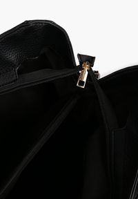 Renee - Czarna Torebka o Fasonie Shopper Haladria. Kolor: czarny. Styl: biznesowy, klasyczny, elegancki, casual #3