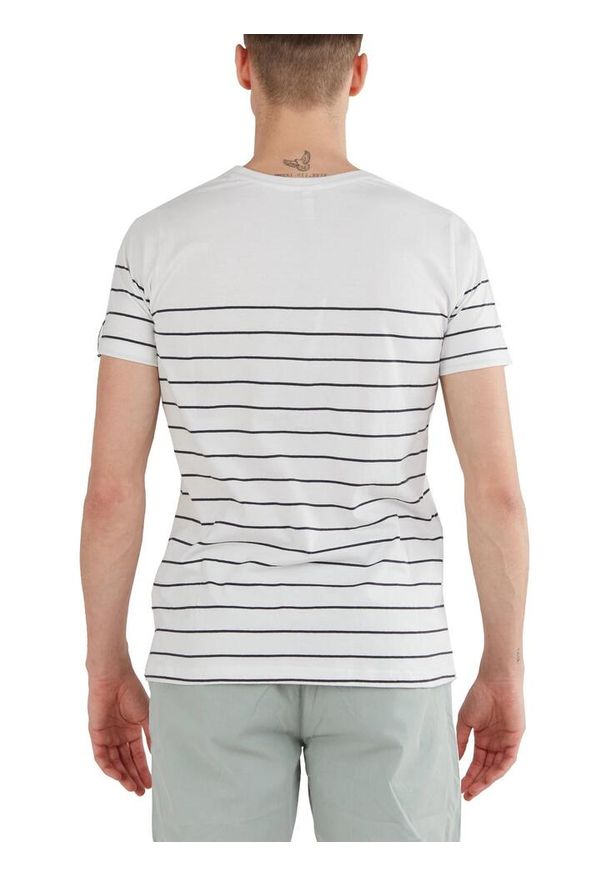 FUNDANGO - T-shirt męski Fundango Jaggy Pocket z krótkim rękawem. Kolor: biały. Długość rękawa: krótki rękaw. Długość: krótkie
