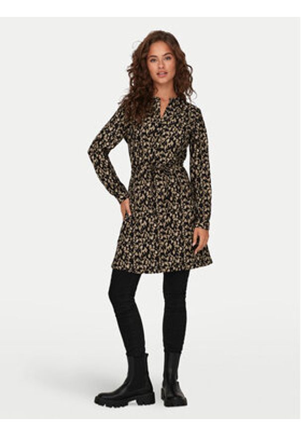 only - ONLY Sukienka codzienna Cory 15200543 Brązowy Regular Fit. Okazja: na co dzień. Kolor: brązowy. Materiał: syntetyk. Typ sukienki: proste. Styl: casual