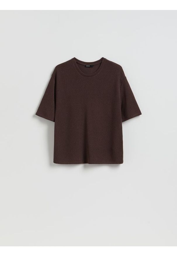 Reserved - T-shirt z wiskozą - ciemnobrązowy. Kolor: brązowy. Materiał: wiskoza