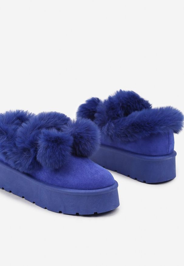 Born2be - Niebieskie Śniegowce na Grubej podeszwie ze Sztucznym Futrem i Pomponami Irissaure. Okazja: na co dzień. Kolor: niebieski. Materiał: futro. Sezon: zima. Styl: elegancki, casual