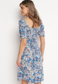 Born2be - Niebieska Wiskozowa Sukienka Midi z Gumkami Przy Dekolcie i Wzorem w Kwiaty Alonvaria. Okazja: na spacer, na imprezę. Kolor: niebieski. Materiał: wiskoza. Wzór: kwiaty. Sezon: wiosna, lato. Długość: midi #6