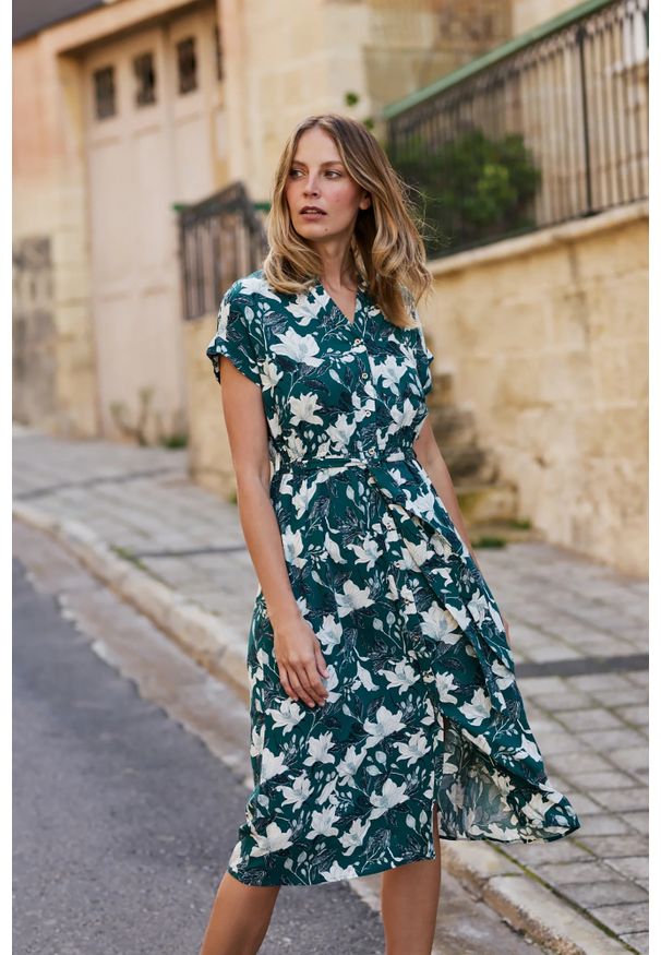 MOODO - Sukienka z wiskozy zielona. Kolor: zielony. Materiał: wiskoza