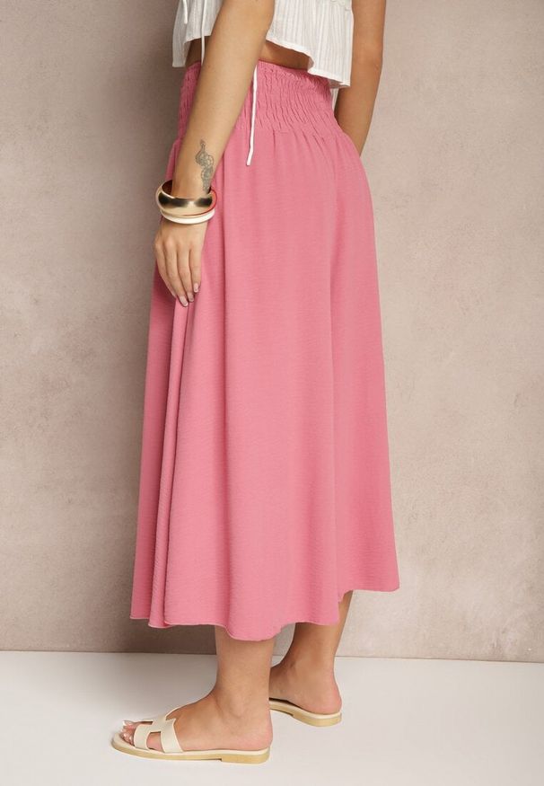 Renee - Różowe Spodnie Typu Kuloty High Waist o Szerokim Kroju z Marszczeniem Araliannis. Okazja: na co dzień. Stan: podwyższony. Kolor: różowy. Styl: klasyczny, elegancki, casual