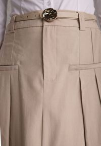 Renee - Beżowa Rozkloszowana Spódnica z Wiskozy Zdobiona Plisami i Paskiem Durklea. Okazja: na co dzień. Kolor: beżowy. Materiał: wiskoza. Wzór: aplikacja. Styl: casual, elegancki #8