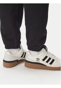 Adidas - adidas Spodnie dresowe Trefoil Essentials KR3463 Czarny Regular Fit. Kolor: czarny. Materiał: bawełna #3