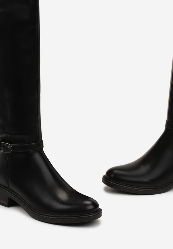 Born2be - Czarne Kozaki Muszkieterki z Delikatną Klamrą Phaeia. Zapięcie: klamry. Kolor: czarny