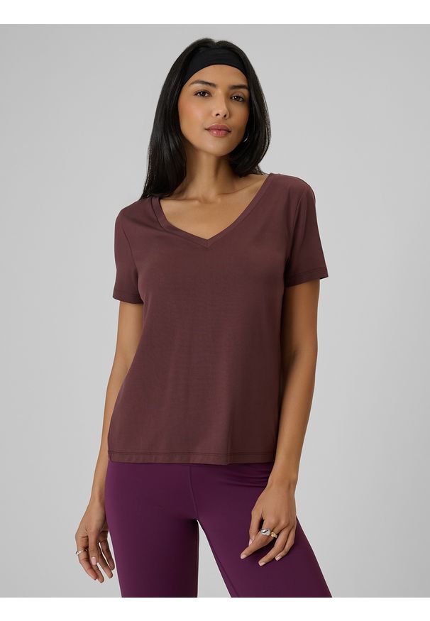 4f - 4F T-shirt regular z modalem damski - brązowy S. Okazja: na co dzień. Typ kołnierza: dekolt w serek. Kolor: brązowy. Materiał: materiał, skóra, dzianina. Styl: casual