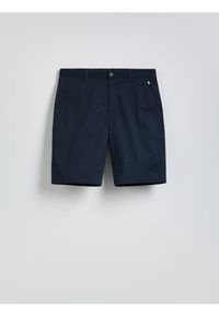 Reserved - Szorty chino regular fit - granatowy. Kolor: niebieski. Materiał: tkanina, bawełna
