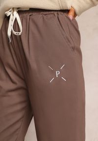 Renee - Brązowe Bawełniane Spodnie Dresowe Arnhilla. Kolor: brązowy. Materiał: bawełna, dresówka. Wzór: haft #5