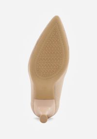Renee - Ciemnobeżowe Dzianinowe Szpilki VICES z Wkładką Soft-Pillow i Miękkim Zapiętkiem Thene. Nosek buta: szpiczasty. Kolor: beżowy. Materiał: dzianina. Szerokość cholewki: normalna. Obcas: na szpilce. Styl: klasyczny. Wysokość obcasa: średni #10