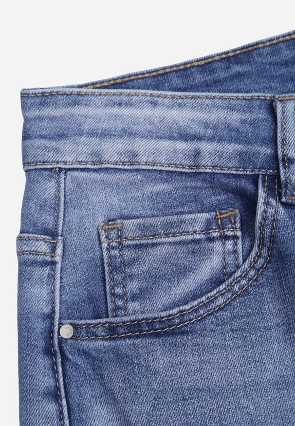 Born2be - Niebieskie Klasyczne Jeansy Mom Fit z Wysokim Stanem z Bawełny Charvielle. Okazja: na co dzień. Stan: podwyższony. Kolekcja: plus size. Kolor: niebieski. Długość: krótkie. Styl: klasyczny