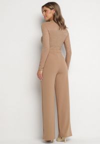 Born2be - Beżowy Koronkowy Kombinezon z Wiskozą z Szerokimi Nogawkami Ninarena. Okazja: na co dzień. Kolor: beżowy. Materiał: wiskoza, koronka. Długość rękawa: długi rękaw. Długość: długie. Styl: casual, elegancki #5