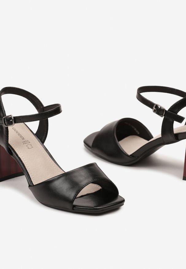 Born2be - Czarne Sandały na Słupku z Zapięciem na Sprzączkę i Skórzaną Wkładką Obilra. Nosek buta: otwarty. Zapięcie: sprzączka. Kolor: czarny. Materiał: skóra. Obcas: na słupku. Styl: elegancki