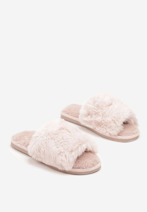 Born2be - Różowe Kapcie Vices z Miękkiego Futerka Seladwen. Okazja: do domu, na co dzień. Kolor: różowy. Materiał: futro. Obcas: na obcasie. Styl: elegancki, casual
