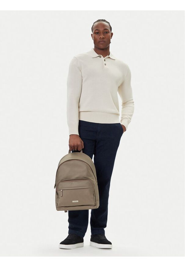 Calvin Klein Plecak Sleek Round LV04D3143G Beżowy. Kolor: beżowy. Materiał: materiał