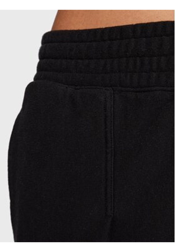 Champion Szorty sportowe 115649 Czarny Regular Fit. Kolor: czarny. Materiał: bawełna