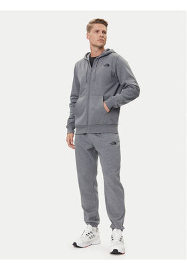 The North Face Spodnie dresowe Simple Dome NF0A8C1W Szary Regular Fit. Kolor: szary. Materiał: bawełna, syntetyk