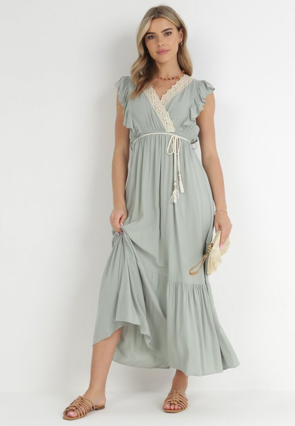 Born2be - Miętowa Sukienka Lasthusa. Kolor: miętowy. Materiał: koronka. Długość rękawa: bez rękawów. Sezon: lato. Typ sukienki: kopertowe. Styl: boho, wakacyjny. Długość: mini