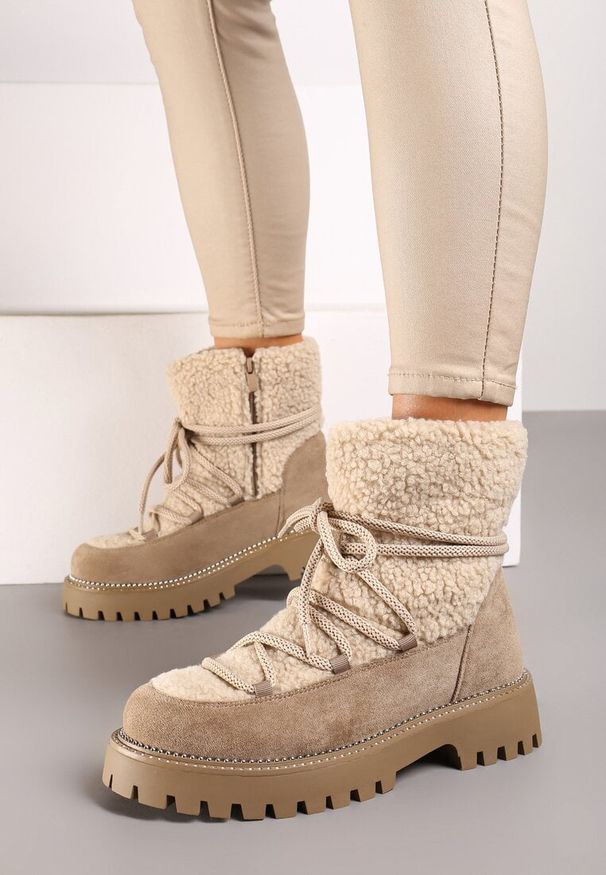 Born2be - Ciemnobeżowe Śniegowce na Grubej Podeszwie z Cyrkoniami i Futerkową Wstawką Rianaella. Okazja: na co dzień. Kolor: beżowy. Wzór: aplikacja. Styl: casual