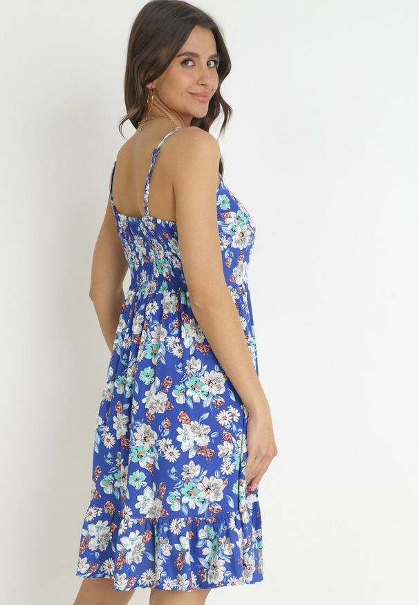 Born2be - Niebieska Sukienka na Cienkich Ramiączkach z Wiskozy w Kwiaty Kimball. Kolor: niebieski. Materiał: wiskoza. Długość rękawa: na ramiączkach. Wzór: kwiaty