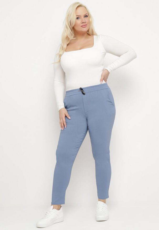 Born2be - Niebieskie Casualowe Spodnie z Elastyczną Gumką w Pasie i Ozdobnymi Sznurkami Penderia. Okazja: na co dzień. Kolor: niebieski. Styl: casual