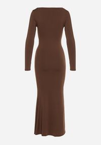 Born2be - Brązowa Sukienka z Wiskozą Ozdobiona Metalową Klamrą Refira. Okazja: na co dzień. Kolor: brązowy. Materiał: wiskoza. Wzór: aplikacja. Typ sukienki: proste. Styl: wizytowy, casual, elegancki #7