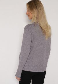 Born2be - Szary Kardigan z Bawełną Zdobiony Warkoczowym Splotem i Kieszeniami Mevesava. Okazja: na co dzień. Typ kołnierza: dekolt w serek. Kolor: szary. Materiał: bawełna. Wzór: aplikacja, ze splotem. Sezon: zima, jesień. Styl: klasyczny, casual #4