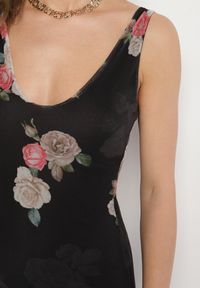 Born2be - Czarna Siateczkowa Sukienka z Kwiatowym Motywem Milanessa. Okazja: na co dzień. Kolor: czarny. Materiał: jeans. Wzór: kwiaty. Typ sukienki: proste. Styl: elegancki, casual #2