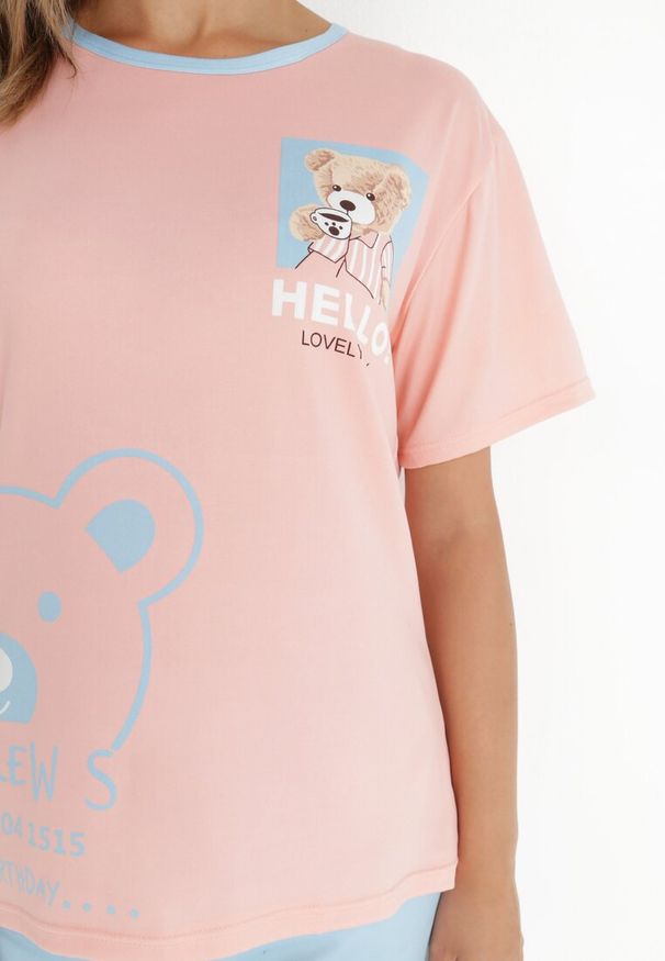 Born2be - Różowy Komplet Piżamowy 2-Częściowy Hyramia. Kolekcja: plus size. Kolor: różowy. Materiał: bawełna, tkanina, futro. Długość: krótkie. Wzór: aplikacja, nadruk