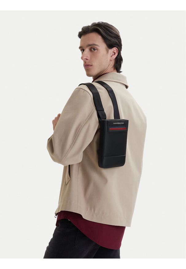 TOMMY HILFIGER - Tommy Hilfiger Saszetka Th Foundation Mini Crossover AM0AM14157 Czarny. Kolor: czarny. Materiał: skóra