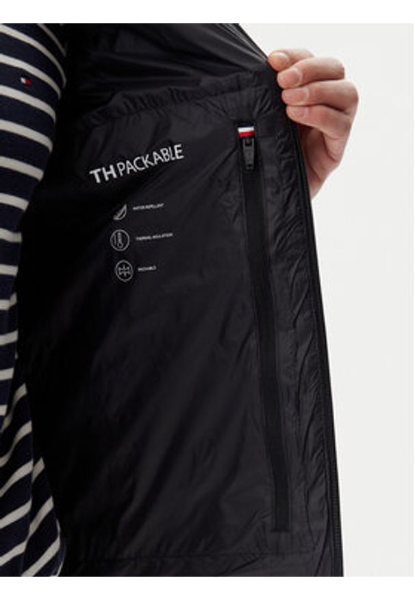 TOMMY HILFIGER - Tommy Hilfiger Kurtka przejściowa Core Packable MW0MW39990 Czarny Regular Fit. Kolor: czarny. Materiał: syntetyk
