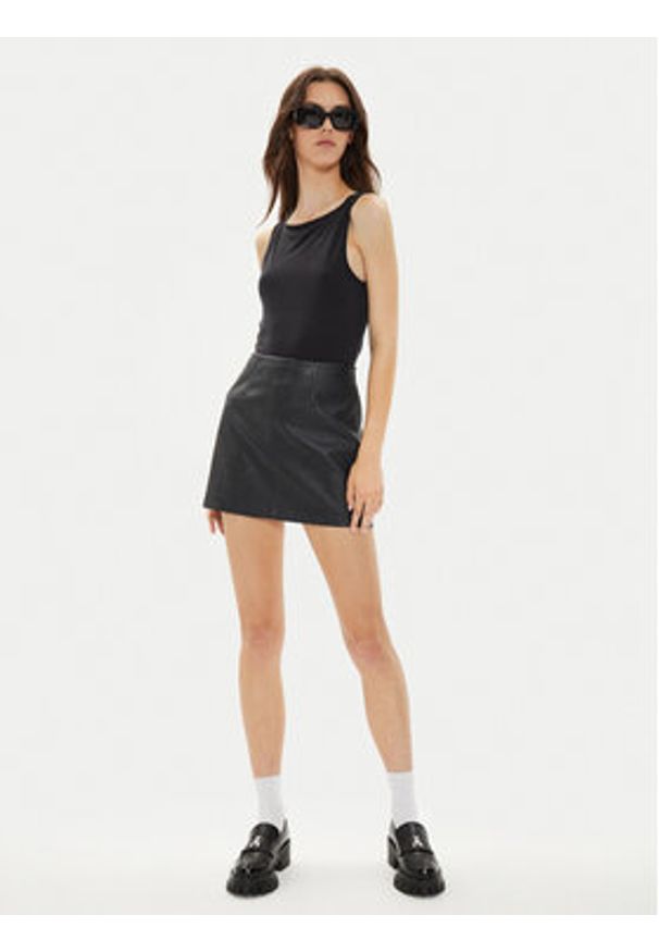 Pieces Top Anora 17148788 Czarny Regular Fit. Kolor: czarny. Materiał: syntetyk