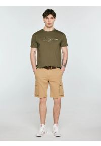 Big-Star - Koszulka męska z nadrukiem khaki Oliver 303. Okazja: na co dzień. Kolor: zielony. Materiał: dzianina. Wzór: nadruk. Styl: casual, klasyczny, sportowy, militarny #1