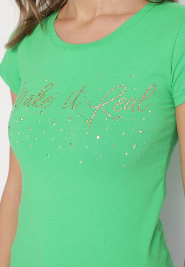 Born2be - Zielony Bawełniane T-shirt z Cyrkoniami i Napisem Readia. Okazja: na co dzień. Kolor: zielony. Materiał: bawełna. Wzór: napisy. Styl: klasyczny, casual