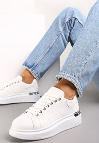 Renee - Białe Sneakersy na Platformie z Metaliczną Wstawką Sissis. Okazja: na co dzień. Kolor: biały. Obcas: na platformie #5