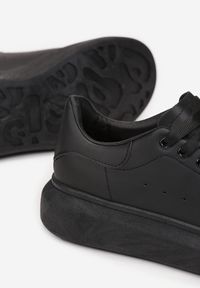 Born2be - Czarne Sneakersy Sondos. Nosek buta: okrągły. Kolor: czarny. Materiał: skóra ekologiczna. Szerokość cholewki: normalna. Obcas: na platformie #5