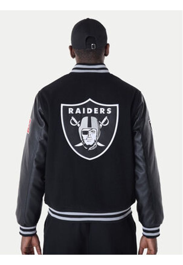 New Era Kurtka bomber New Era NFL Las Vegas Raiders Varsity 60596371 Czarny Regular Fit. Kolor: czarny. Materiał: syntetyk
