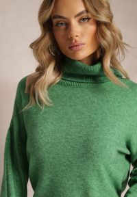 Renee - Zielony Gładki Sweter z Szerokim Golfem Senitece. Typ kołnierza: golf. Kolor: zielony. Wzór: gładki. Sezon: zima