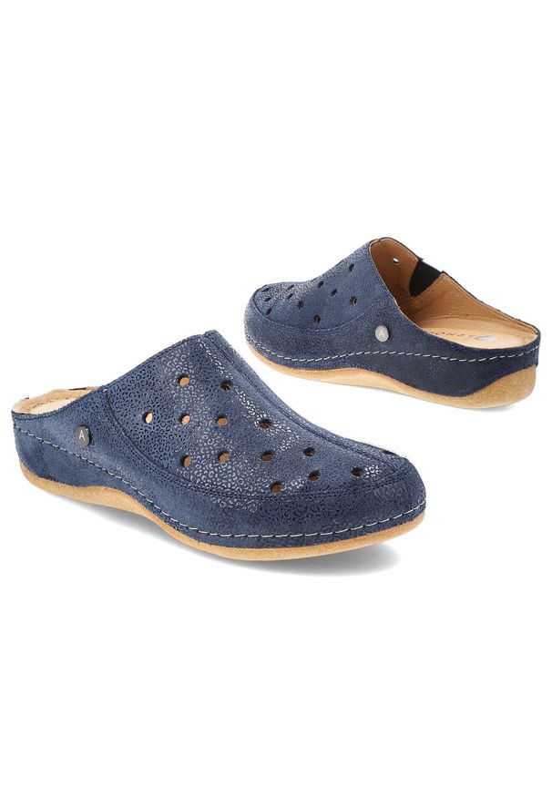 Granatowe Klapki Armodo Stylowe Obuwie Damskie Puma. Okazja: na co dzień, na spacer, do domu. Kolor: niebieski. Materiał: skóra. Styl: elegancki